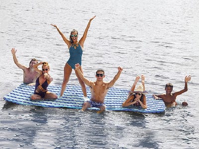 Sea Choice Inflatable Party Pad 11'x6'